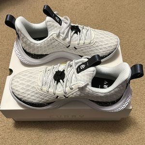 NWT Under Armour Curry Flow 10 Team Shoe
